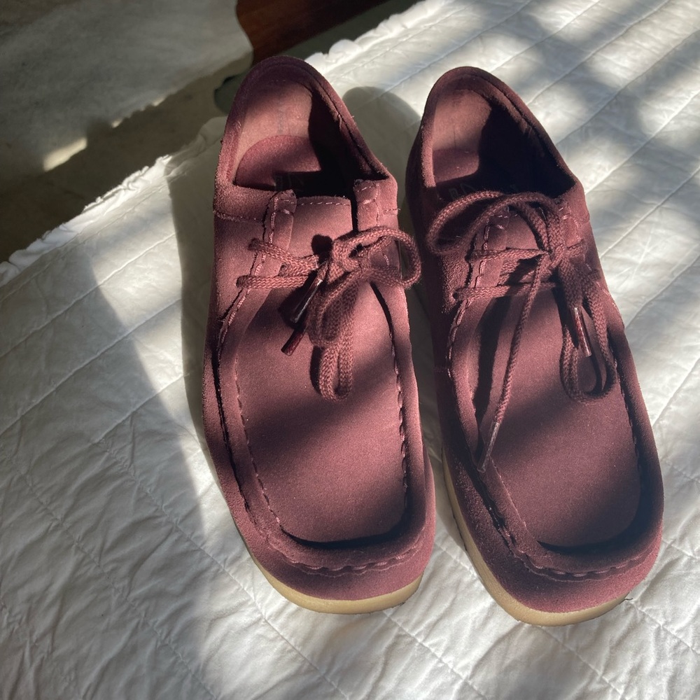 Women’s Burgundy low Clark’s